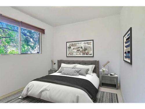 4831 40 Avenue Sw, Calgary, AB - Indoor Photo Showing Bedroom