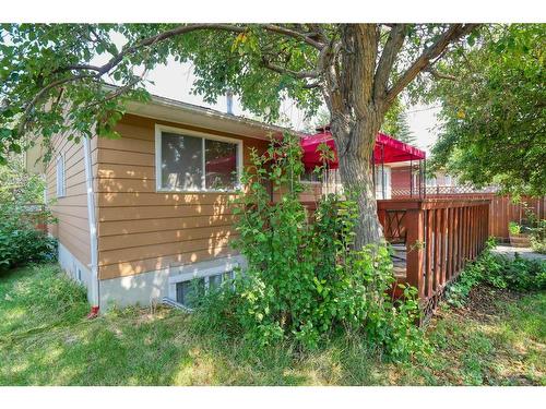 4831 40 Avenue Sw, Calgary, AB - Outdoor