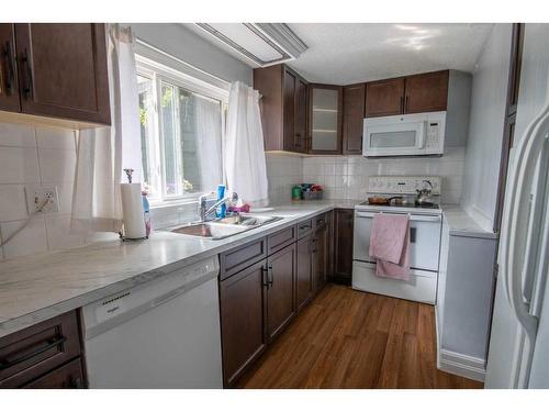 1206 20 Street, Didsbury, AB - Indoor Photo Showing Kitchen