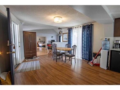 1206 20 Street, Didsbury, AB - Indoor