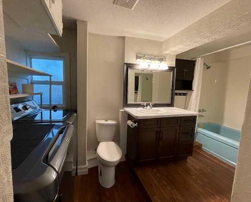 1206 20 Street, Didsbury, AB - Indoor Photo Showing Bathroom