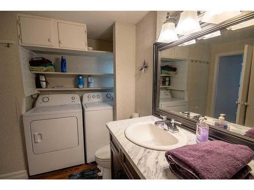 1206 20 Street, Didsbury, AB - Indoor Photo Showing Laundry Room