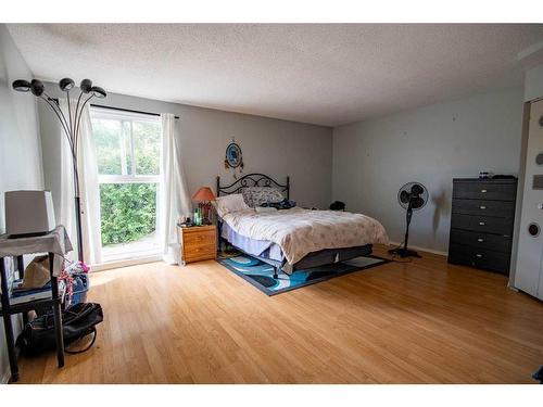 1206 20 Street, Didsbury, AB - Indoor Photo Showing Bedroom