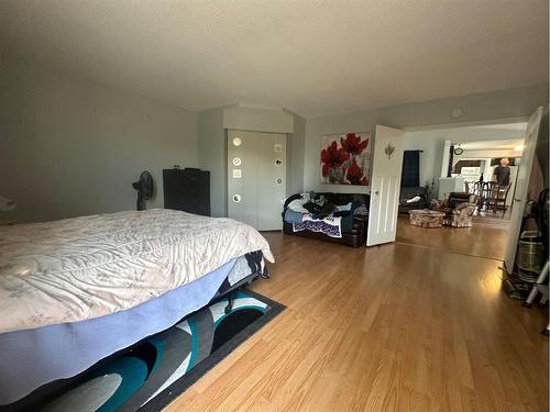 1206 20 Street, Didsbury, AB - Indoor Photo Showing Bedroom