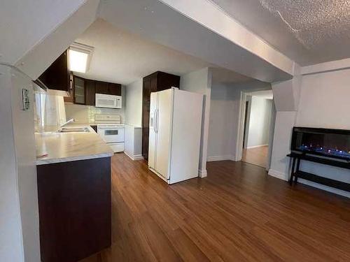 1206 20 Street, Didsbury, AB - Indoor Photo Showing Kitchen