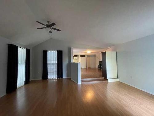 1206 20 Street, Didsbury, AB - Indoor