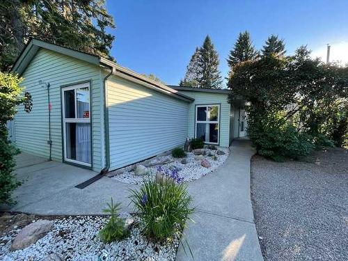 1206 20 Street, Didsbury, AB - Outdoor