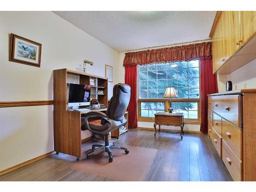 8 Hamptons Rise Nw, Calgary, AB - Indoor Photo Showing Office