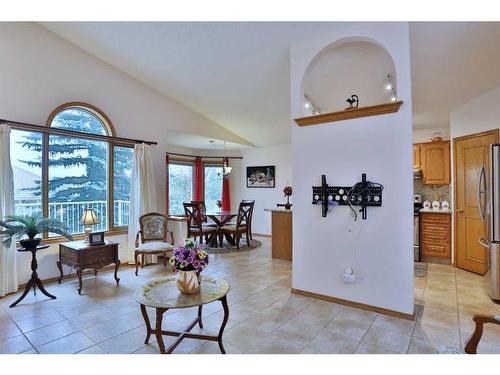 8 Hamptons Rise Nw, Calgary, AB - Indoor Photo Showing Living Room