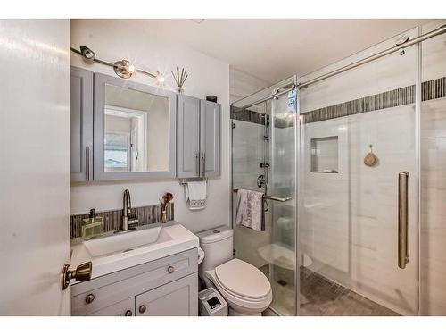 23 Sanderling Rise Nw, Calgary, AB - Indoor Photo Showing Bathroom