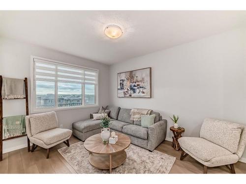 230 Aquila Drive Nw, Calgary, AB - Indoor Photo Showing Living Room