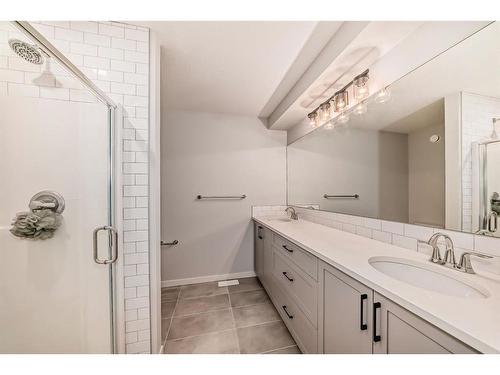 230 Aquila Drive Nw, Calgary, AB - Indoor Photo Showing Bathroom