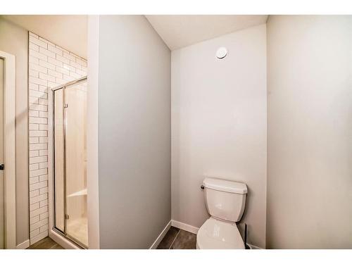 230 Aquila Drive Nw, Calgary, AB - Indoor Photo Showing Bathroom