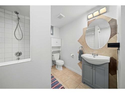 2531 Southwood Drive Se, Calgary, AB - Indoor Photo Showing Bathroom