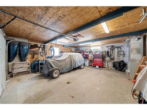 2531 Southwood Drive Se, Calgary, AB - Indoor Photo Showing Garage