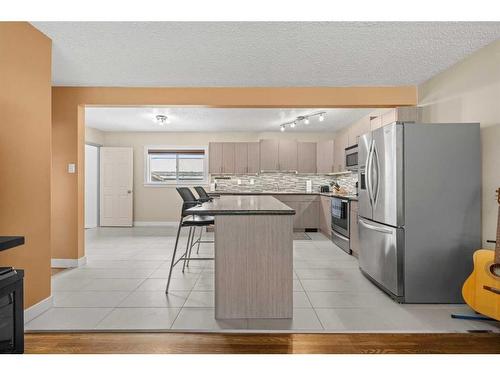 2531 Southwood Drive Se, Calgary, AB - Indoor Photo Showing Kitchen