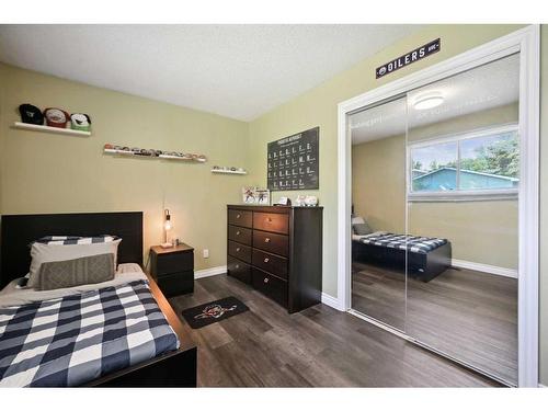 16112 Patricia Drive Nw, Edmonton, AB - Indoor Photo Showing Bedroom