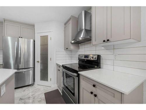 49 Morningside Bay Sw, Airdrie, AB - Indoor Photo Showing Kitchen With Stainless Steel Kitchen