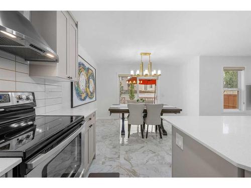 49 Morningside Bay Sw, Airdrie, AB - Indoor Photo Showing Kitchen