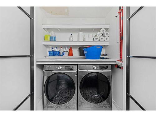 49 Morningside Bay Sw, Airdrie, AB - Indoor Photo Showing Laundry Room