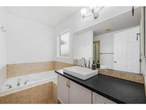 49 Morningside Bay Sw, Airdrie, AB - Indoor Photo Showing Bathroom