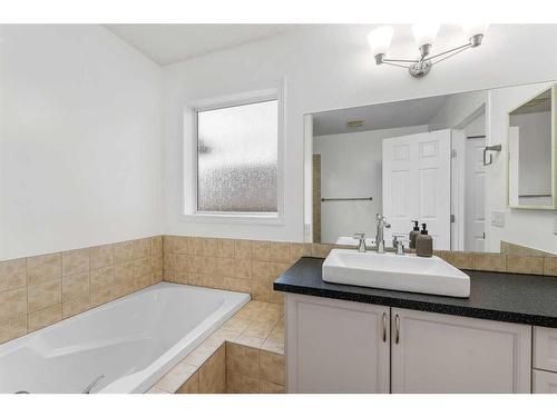 49 Morningside Bay Sw, Airdrie, AB - Indoor Photo Showing Bathroom