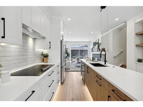 1423 Child Avenue Ne, Calgary, AB - Indoor Photo Showing Kitchen With Double Sink With Upgraded Kitchen