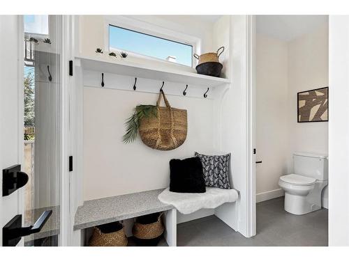 1423 Child Avenue Ne, Calgary, AB - Indoor Photo Showing Bathroom