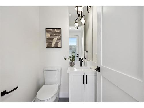 1423 Child Avenue Ne, Calgary, AB - Indoor Photo Showing Bathroom