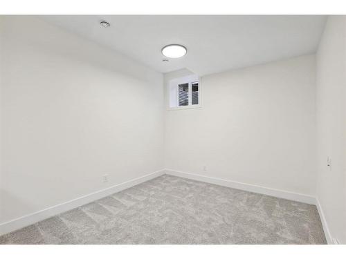 1423 Child Avenue Ne, Calgary, AB - Indoor Photo Showing Other Room