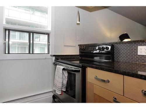 607-718 12 Avenue Sw, Calgary, AB - Indoor Photo Showing Kitchen