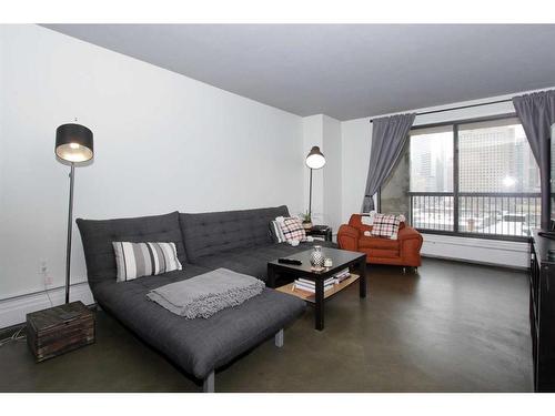 607-718 12 Avenue Sw, Calgary, AB - Indoor Photo Showing Living Room