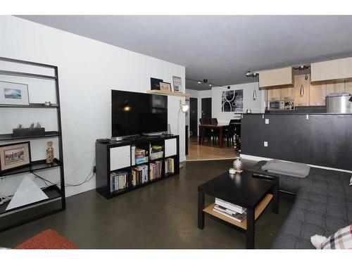 607-718 12 Avenue Sw, Calgary, AB - Indoor Photo Showing Living Room