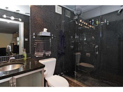 607-718 12 Avenue Sw, Calgary, AB - Indoor Photo Showing Bathroom