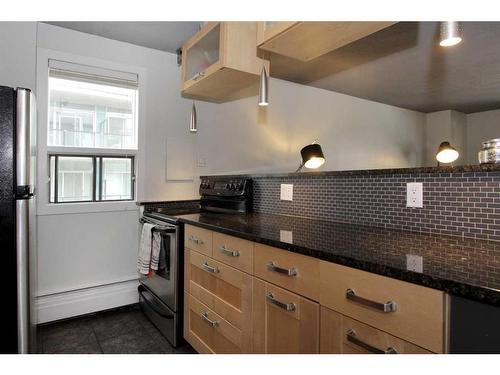 607-718 12 Avenue Sw, Calgary, AB - Indoor Photo Showing Kitchen