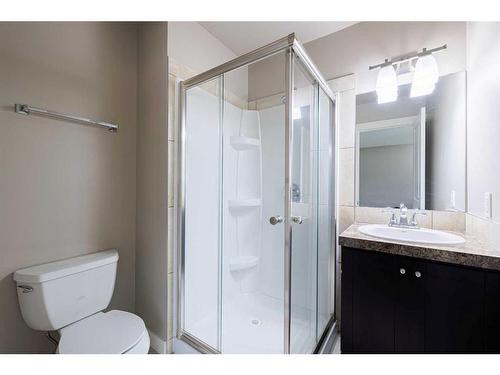 442 27 Avenue Nw, Calgary, AB - Indoor Photo Showing Bathroom