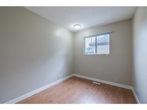 442 27 Avenue Nw, Calgary, AB - Indoor Photo Showing Other Room