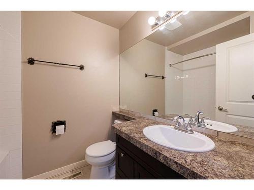 442 27 Avenue Nw, Calgary, AB - Indoor Photo Showing Bathroom