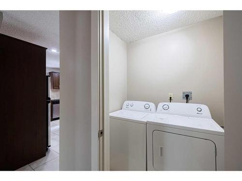 442 27 Avenue Nw, Calgary, AB - Indoor Photo Showing Laundry Room