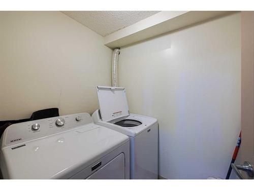 442 27 Avenue Nw, Calgary, AB - Indoor Photo Showing Laundry Room