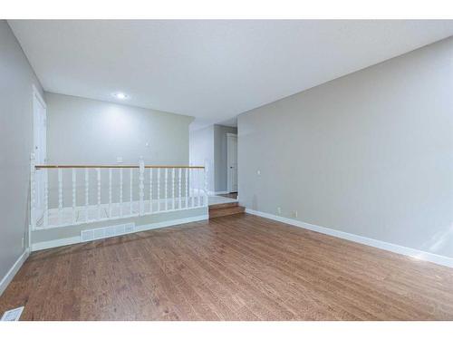 442 27 Avenue Nw, Calgary, AB - Indoor Photo Showing Other Room