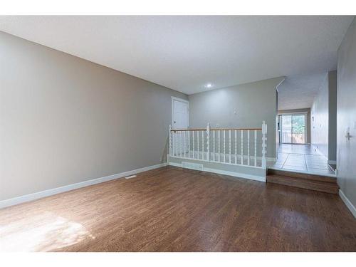 442 27 Avenue Nw, Calgary, AB - Indoor Photo Showing Other Room