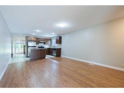 442 27 Avenue Nw, Calgary, AB - Indoor Photo Showing Kitchen