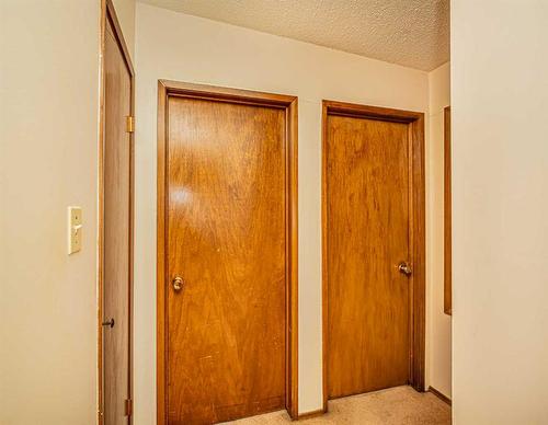 7325-7327 37 Avenue Nw, Calgary, AB - Indoor Photo Showing Other Room