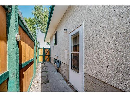 7325-7327 37 Avenue Nw, Calgary, AB - Outdoor