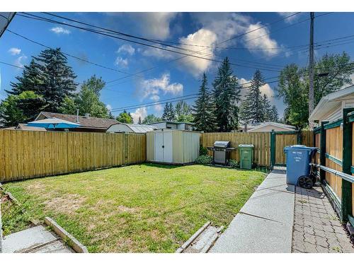 7325-7327 37 Avenue Nw, Calgary, AB - Outdoor