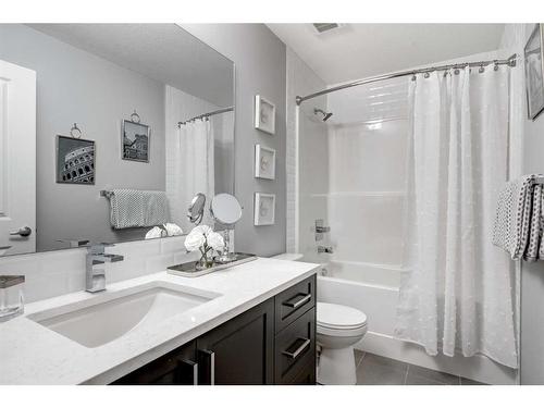 4313-550 Belmont Street Sw, Calgary, AB - Indoor Photo Showing Bathroom