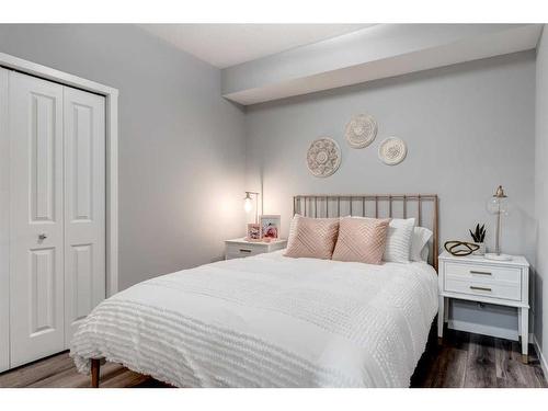 4313-550 Belmont Street Sw, Calgary, AB - Indoor Photo Showing Bedroom