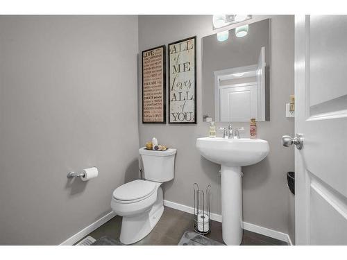 31 Nolanfield Terrace Nw, Calgary, AB - Indoor Photo Showing Bathroom