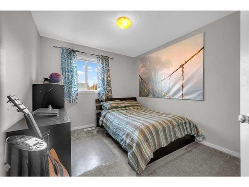 31 Nolanfield Terrace Nw, Calgary, AB - Indoor Photo Showing Bedroom